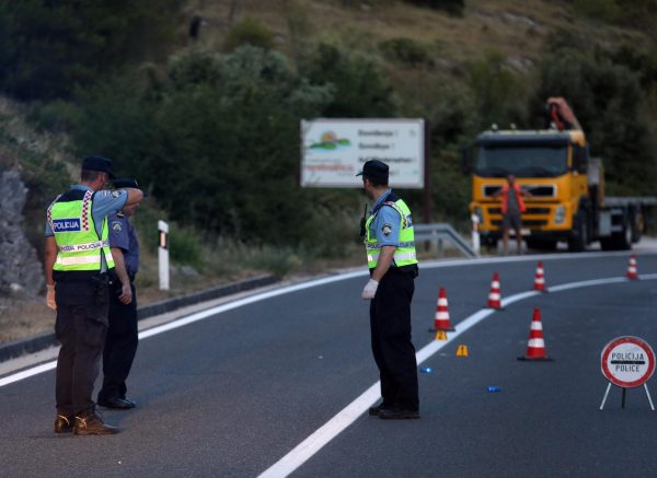 Jedna osoba poginula u slijetanju vozila u Šparadićima, policijski očevid u tijeku