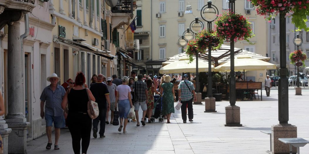 Vrućine na ulicama grada Rijeke Vrućine na ulicama grada Rijeke