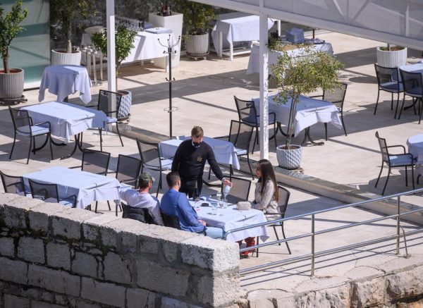Zadar: Restoran Fosa u istoimenoj luci