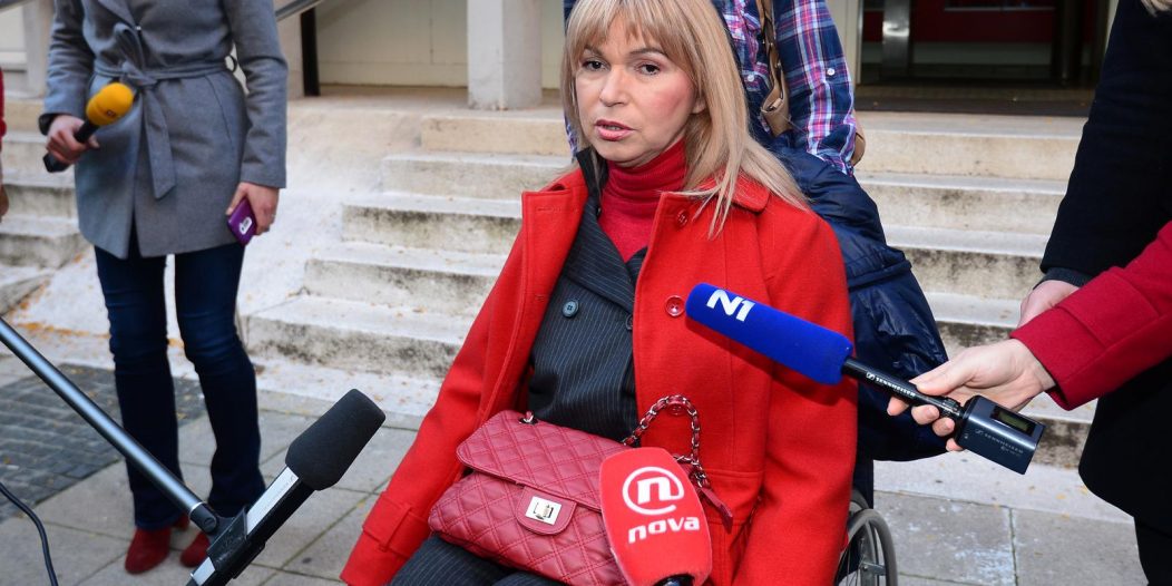 Zagreb: Vesna kuli? u sjeditu SDP-a predala potpise potpore za predsjednika stranke Zagreb: Vesna kuli? u sjeditu SDP-a predala potpise potpore za predsjednika stranke
