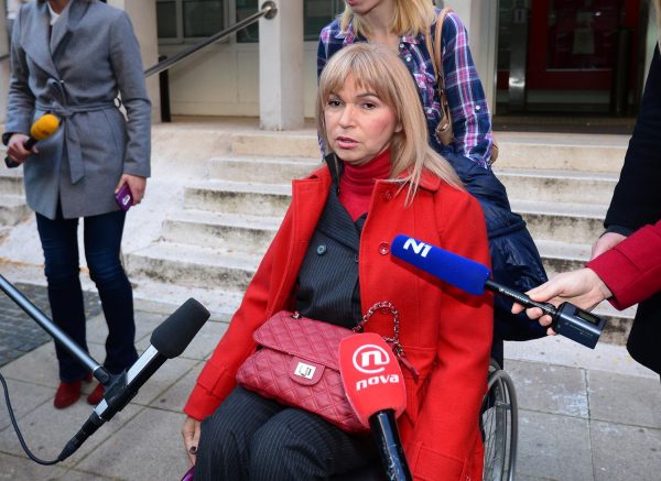 Zagreb: Vesna kuli? u sjeditu SDP-a predala potpise potpore za predsjednika stranke