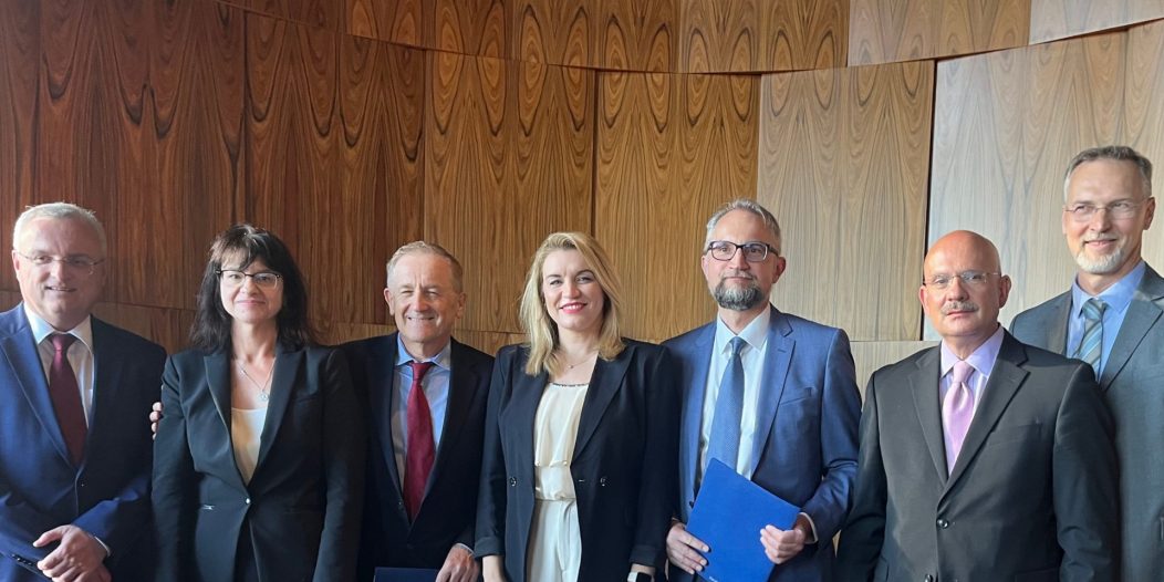 Predstavnici-ACAP-a-i-Kalstera-s-ministricom-Brnjac-i-konzulom-Pjerom-Šimunovićem Predstavnici-ACAP-a-i-Kalstera-s-ministricom-Brnjac-i-konzulom-Pjerom-Šimunovićem