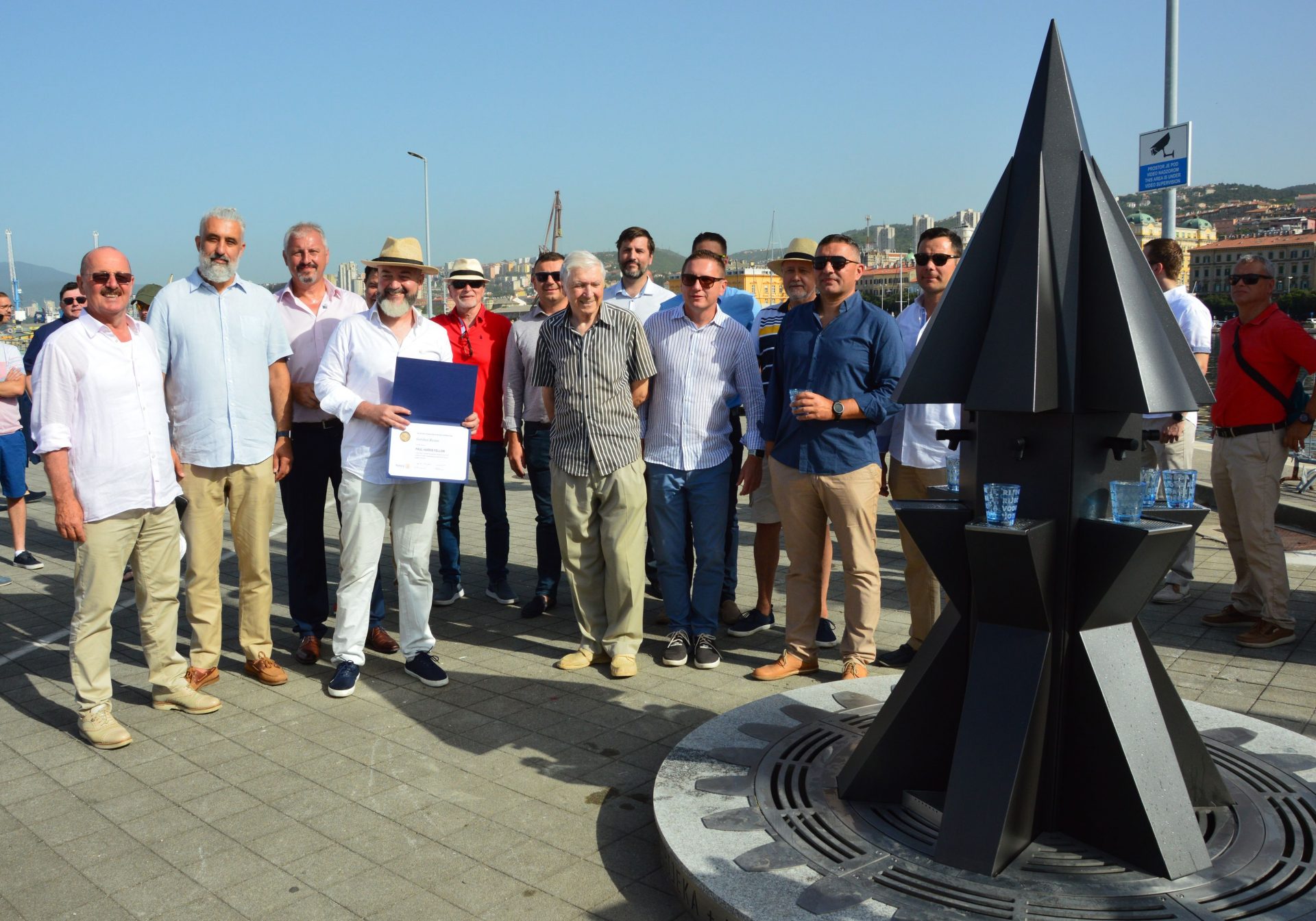 Rotary club Rijeka uz Riječku Rotary špinu na Molo Longu