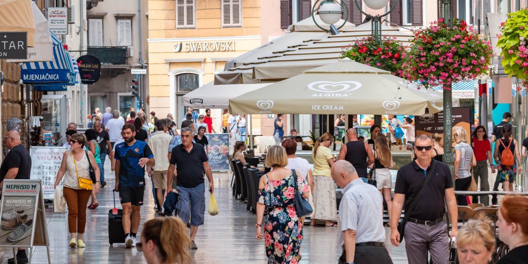 ilustrativna Rijeka centar korzo pješaci ljeto-13 ilustrativna Rijeka centar korzo pješaci ljeto-13