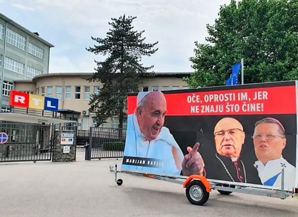 plakat prosvjed crkva rtl