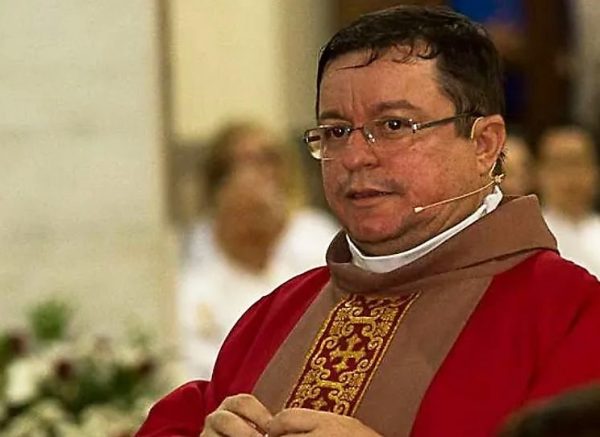 svećenik ga