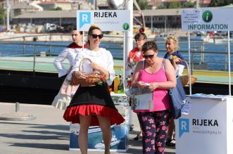 Kruzeri Marella Explorer 2 i Mein Schiff ispred riječke luke
