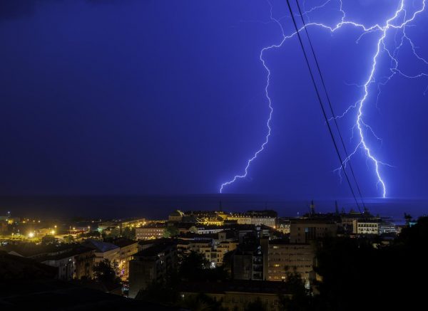 Grmljavina praćena kišom zahvatila područje Rijeke