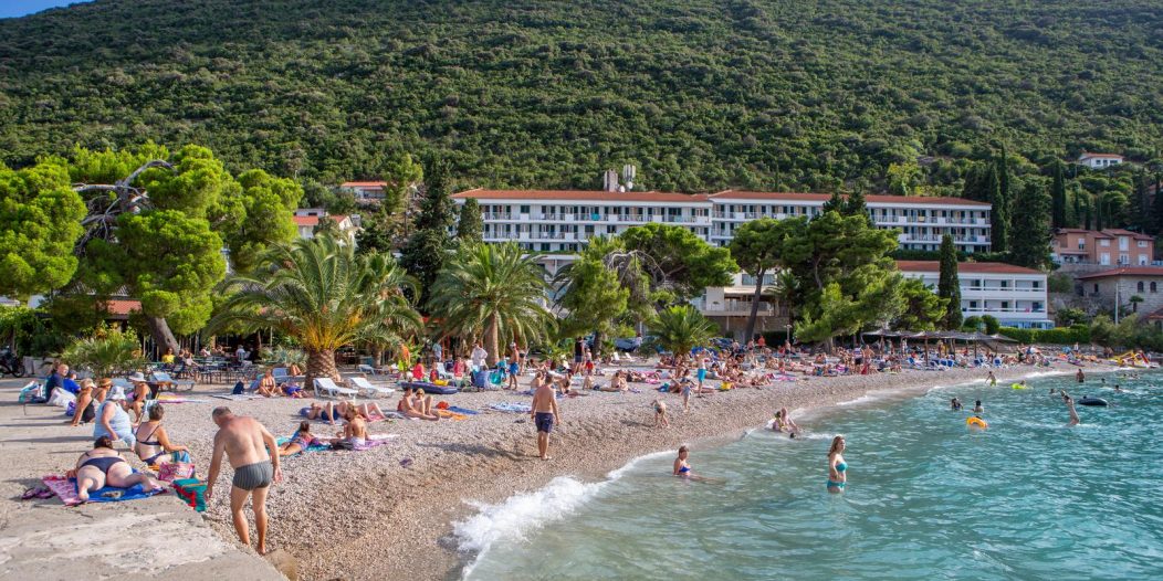 Mjesto Trpanj na poluotoku Pelješcu Mjesto Trpanj na poluotoku Pelješcu