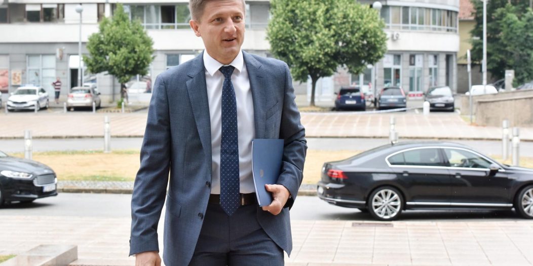 Zagreb: Nasmijani Zdravko Marić dolazi na sjednicu Vlade RH koja se održava u NSK Zagreb: Nasmijani Zdravko Marić dolazi na sjednicu Vlade RH koja se održava u NSK