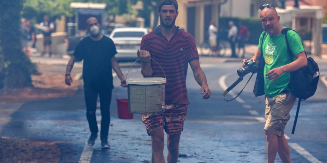 Pula: Hrabri stanovnici bore se s vatrom koja se približila njihovim domovima Pula: Hrabri stanovnici bore se s vatrom koja se približila njihovim domovima