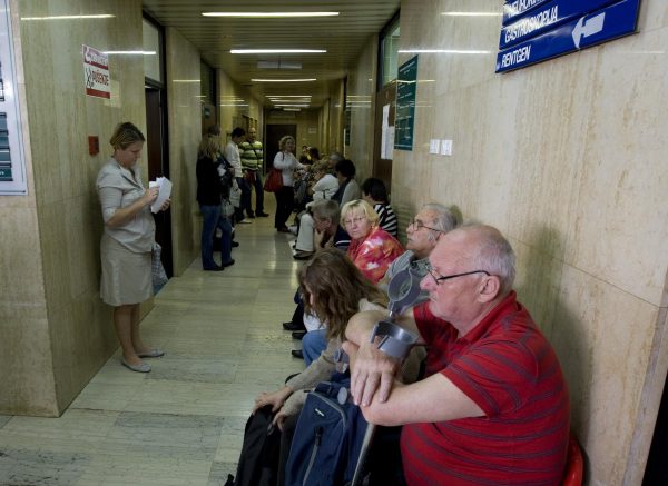 Zagreb: U KB Sestre milosrdnice zbog kvara na rendgenu stvorile se guve Zagreb: U KB Sestre milosrdnice zbog kvara na rendgenu stvorile se guve