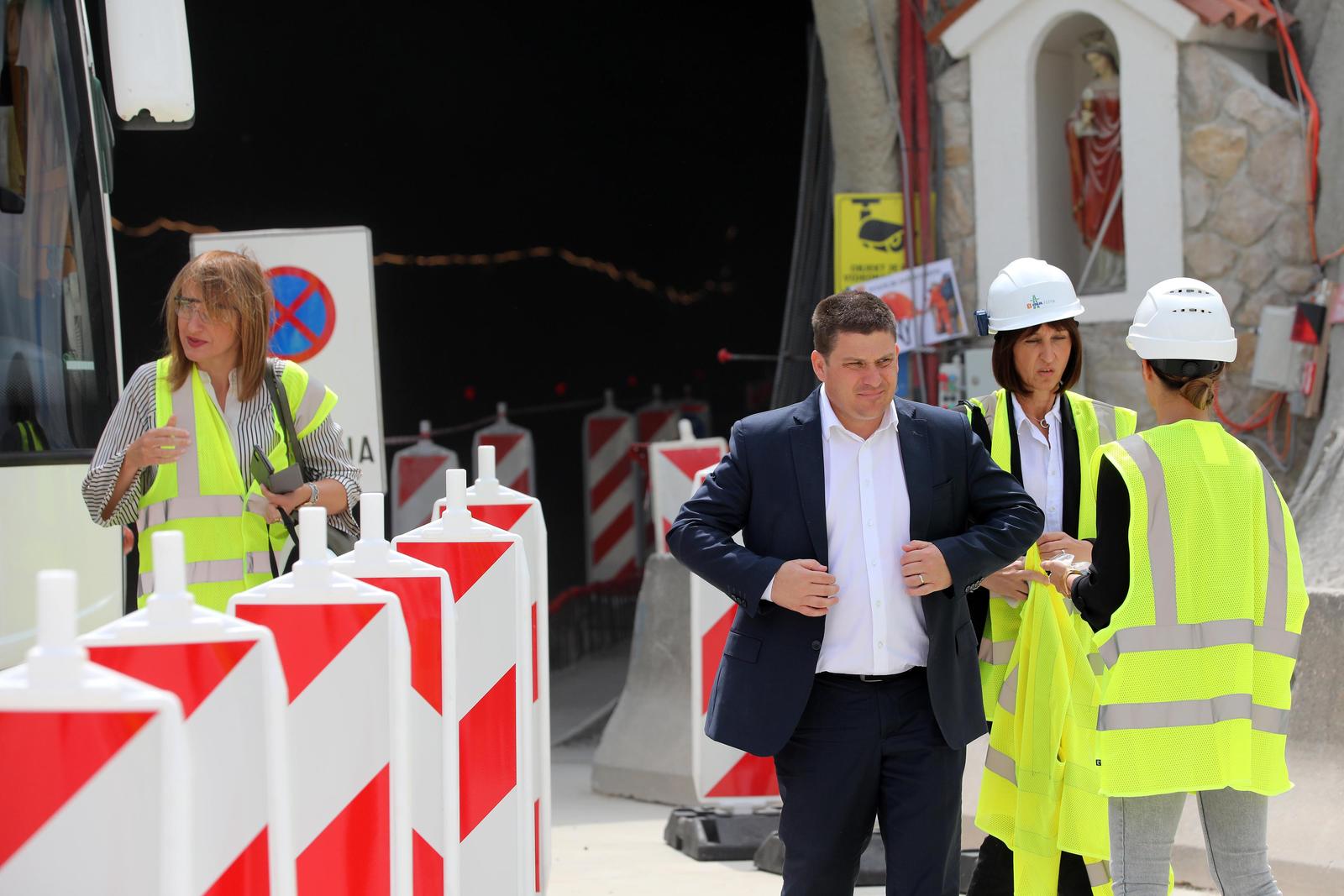 Ministar Butković u obilasku gradilišta druge cijevi Tunela Učka