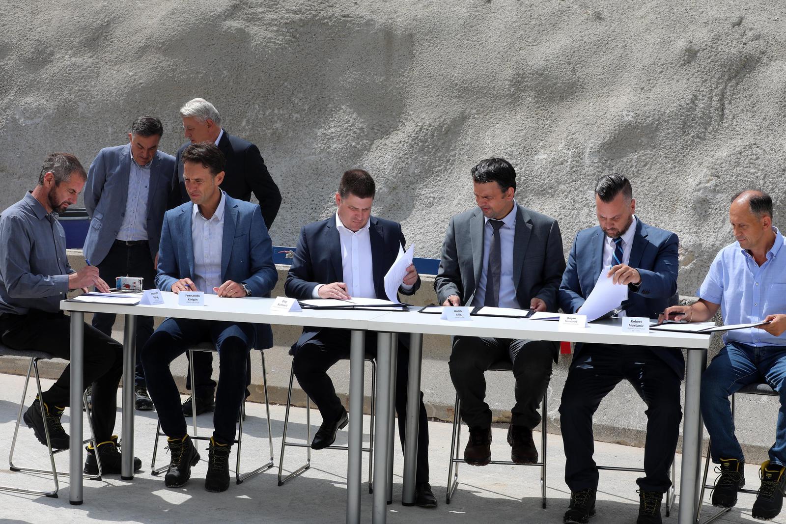 Ministar Butković u obilasku gradilišta druge cijevi Tunela Učka