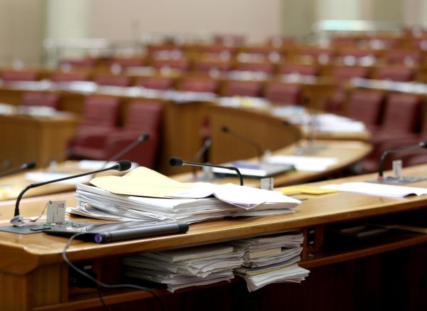 Sabor ostaje prazan do 15. sije?nja, ostaju samo djelatnici i blagdanske dekoracije