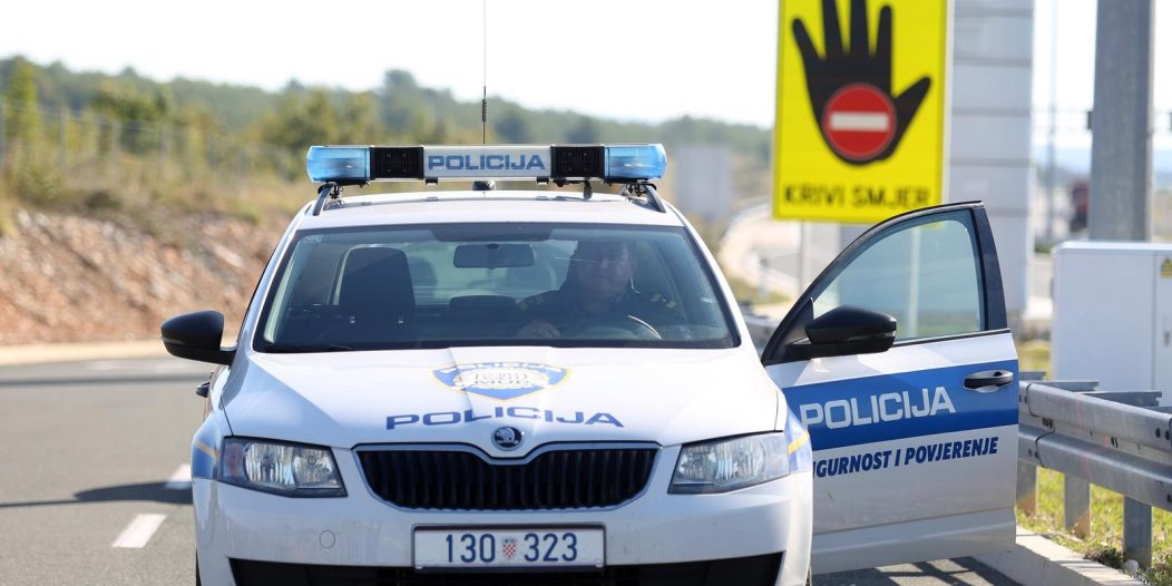 Pirovac: Policija provodi akciju 24-satnog poja?anog nadzora brzine s presreta?ima Pirovac: Policija provodi akciju 24-satnog poja?anog nadzora brzine s presreta?ima