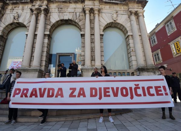 Stotinjak građana okupilo se u Zadru na prosvjedu “Pravda za djevojčice”