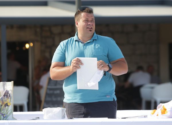 Murter: Načelnik općine Toni Turčinov ispunio obećanje i organizirao Kroasan party