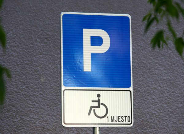 Parkirno mjesto za invalide
