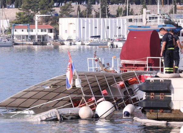 Split: Turistički brod udario u Zapadnu obalu i potonuo, nema ozlijeđenih