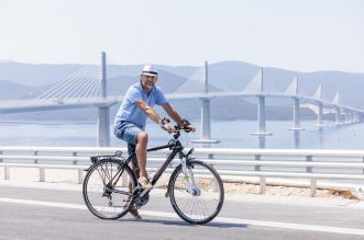 Komarna: Vukovarac Stjepan Draganić prvi je svojim biciklom prošao po Pelješkom mostu
