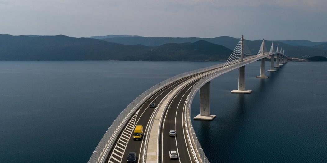 Pogled iz zraka na Pelješki most koji je pušten u promet Pogled iz zraka na Pelješki most koji je pušten u promet