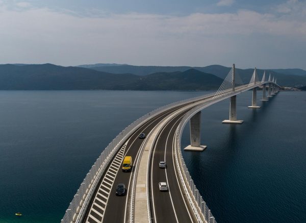 Pogled iz zraka na Pelješki most koji je pušten u promet