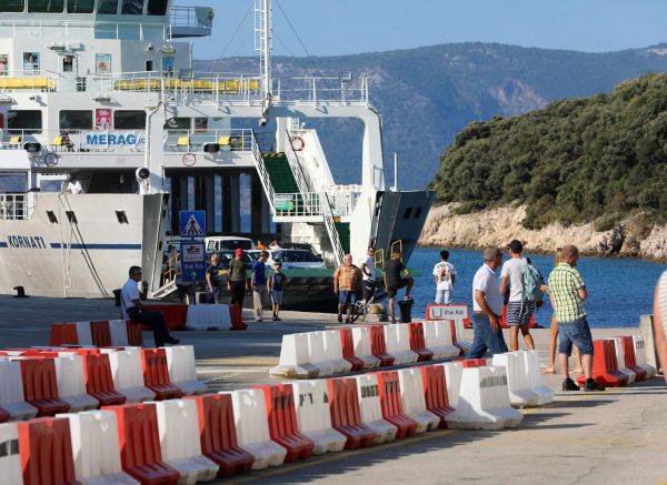 Krk: Gužva u trajektnoj luci Valbiska