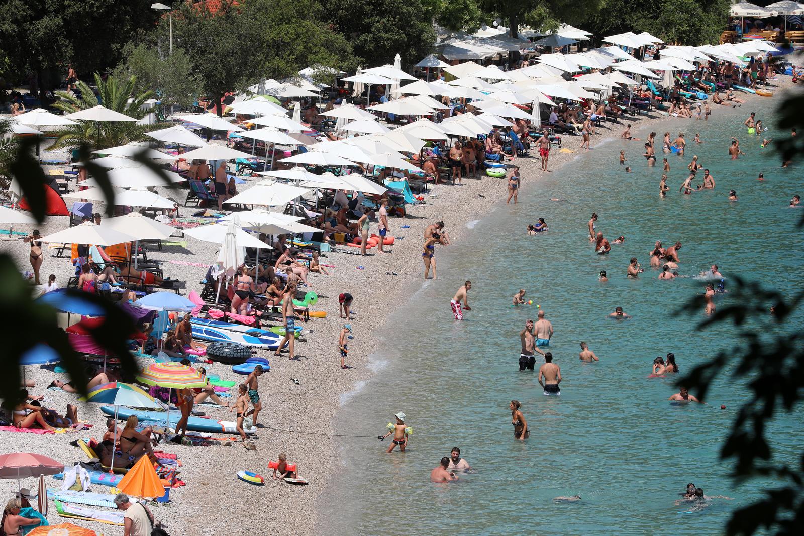 Plaža u Medveji prepuna je kupača Plaža u Medveji prepuna je kupača