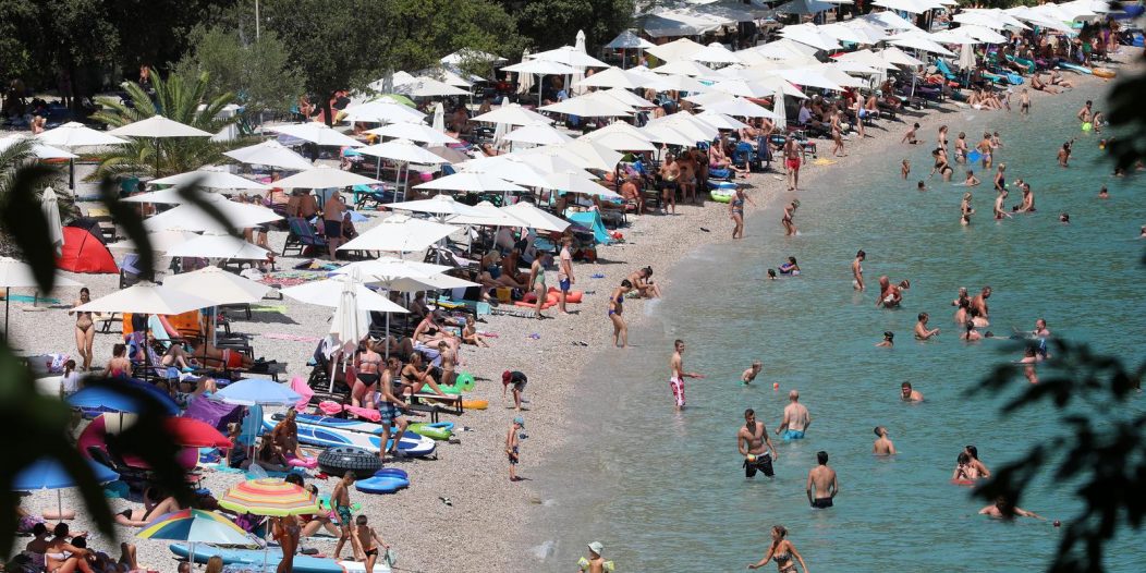 Plaža u Medveji prepuna je kupača Plaža u Medveji prepuna je kupača