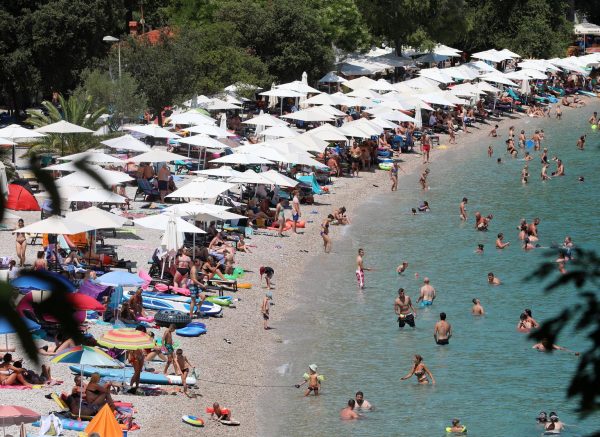 Plaža u Medveji prepuna je kupača