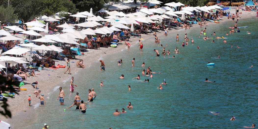 Plaža u Medveji prepuna je kupača Plaža u Medveji prepuna je kupača