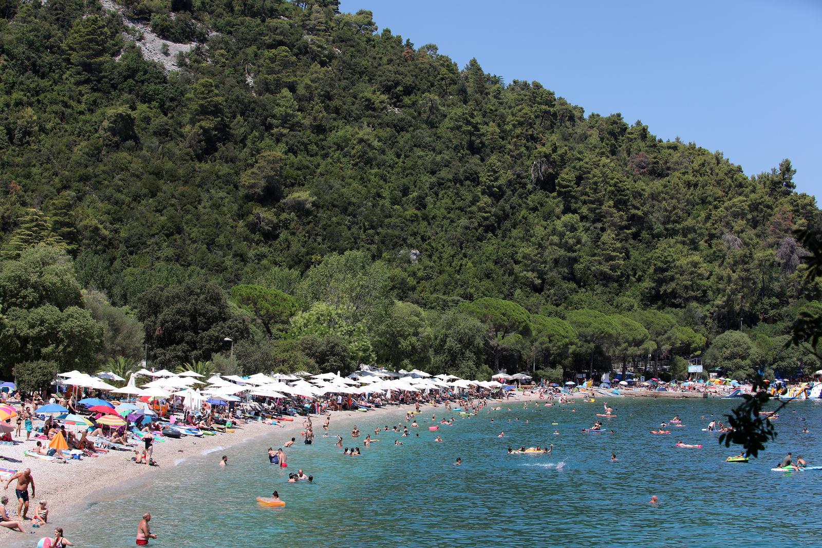 Plaža u Medveji prepuna je kupača Plaža u Medveji prepuna je kupača