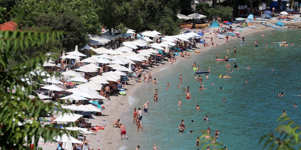 Plaža u Medveji prepuna je kupača Plaža u Medveji prepuna je kupača