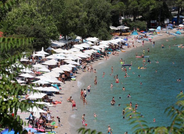 Plaža u Medveji prepuna je kupača Plaža u Medveji prepuna je kupača