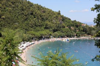 Plaža u Medveji prepuna je kupača Plaža u Medveji prepuna je kupača