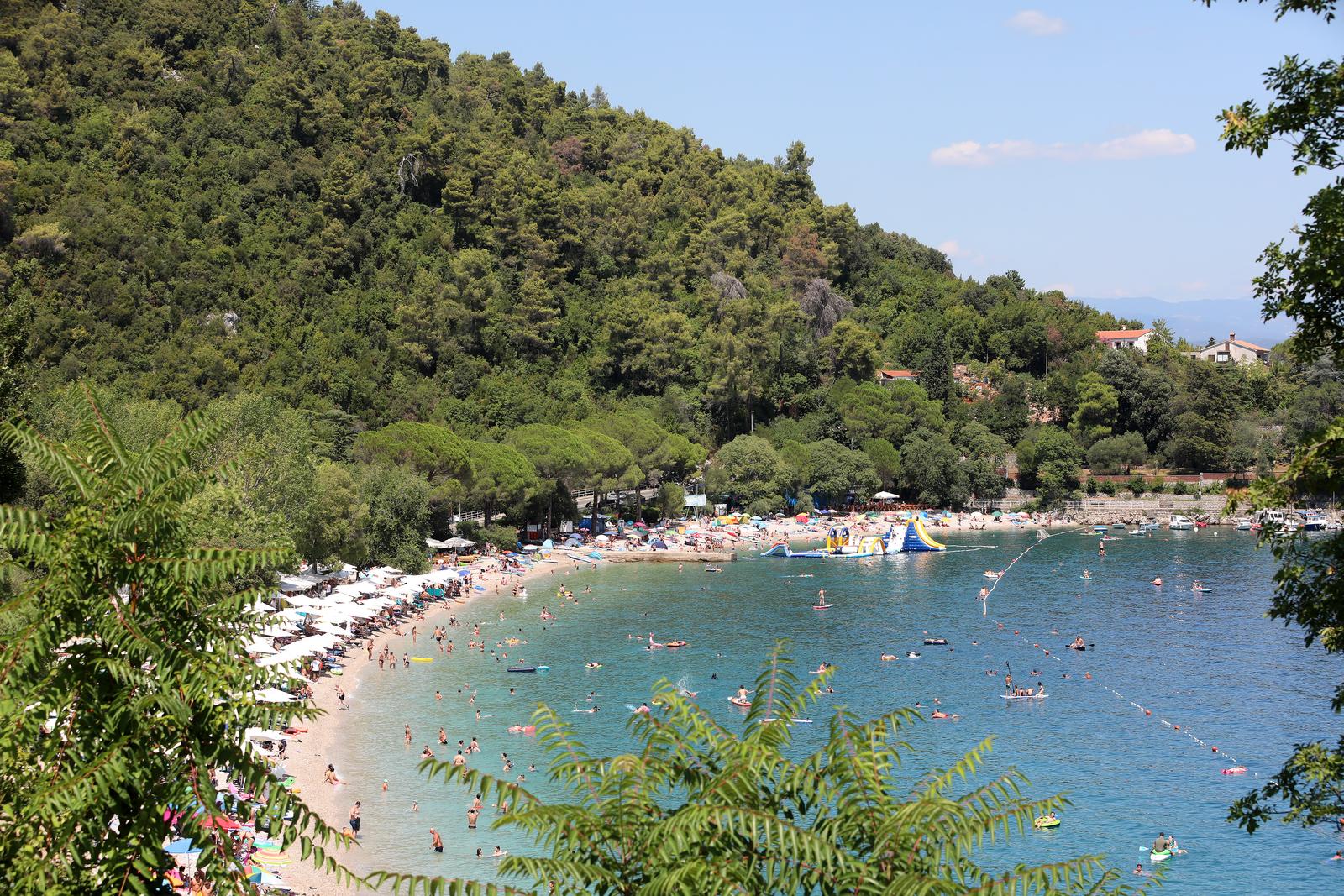 Plaža u Medveji prepuna je kupača Plaža u Medveji prepuna je kupača