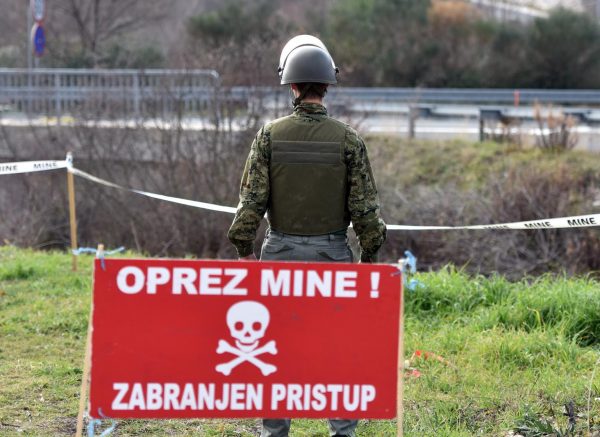 Skradin: Zbog razminiranja u blizini autoceste A-1 zatvoren za promet izlaz ?vor Skradin