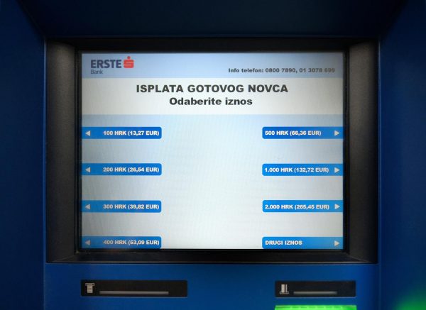 Započelo je dvojno prikazivanje valuta na bankomatima