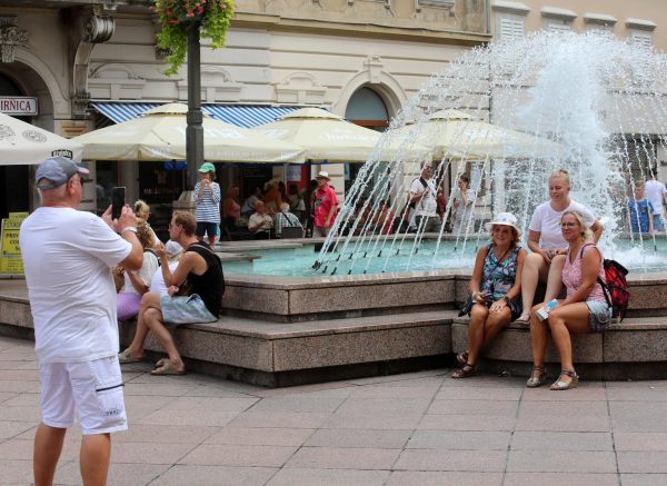 Rijeka: Turisti iskoristili kišni dan za razgledavanje grada