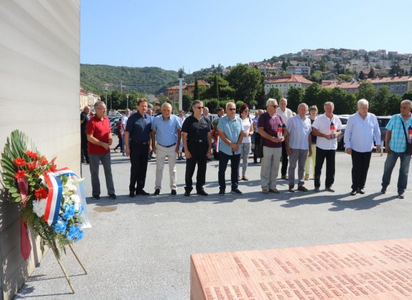 Polaganje-vijenaca-111.-brigada-HV-a-2