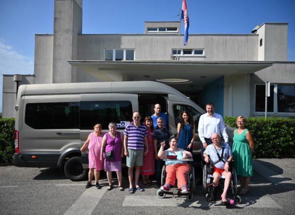 Primopredaja vozila za Centar za rehabilitaciju Rijeka_Foto_Mateo Levak_Novi list