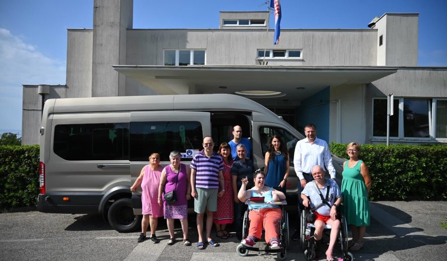 Primopredaja vozila za Centar za rehabilitaciju Rijeka_Foto_Mateo Levak_Novi list Primopredaja vozila za Centar za rehabilitaciju Rijeka_Foto_Mateo Levak_Novi list