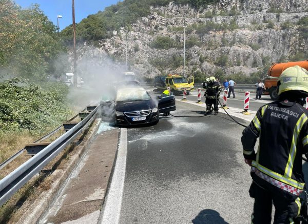 požar auta orehovia 220722 1