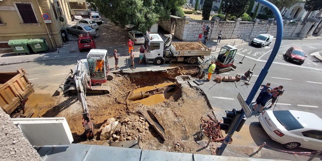 voda puknuće guvernerova 170722 14 voda puknuće guvernerova 170722 14