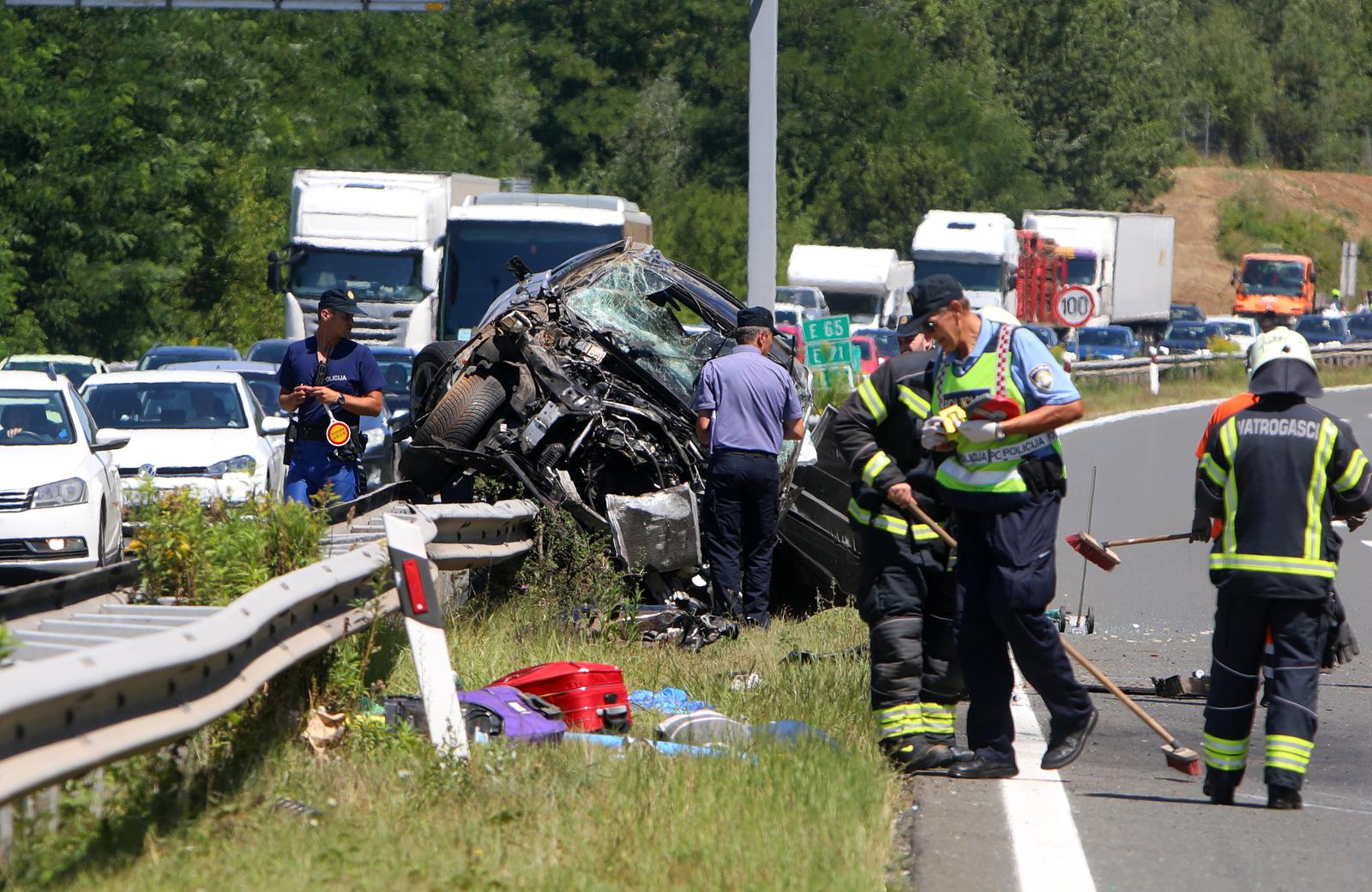 U prometnoj nesreći na autocesti A1 poginula jedna osoba, više ih je ozlijeđeno U prometnoj nesreći na autocesti A1 poginula jedna osoba, više ih je ozlijeđeno