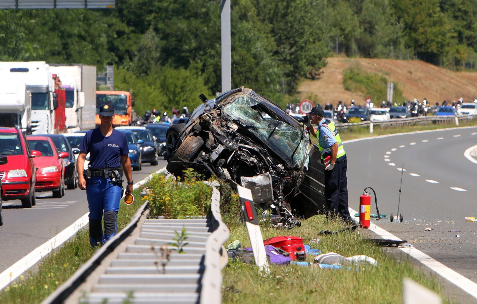 U prometnoj nesreći na autocesti A1 poginula jedna osoba, više ih je ozlijeđeno U prometnoj nesreći na autocesti A1 poginula jedna osoba, više ih je ozlijeđeno