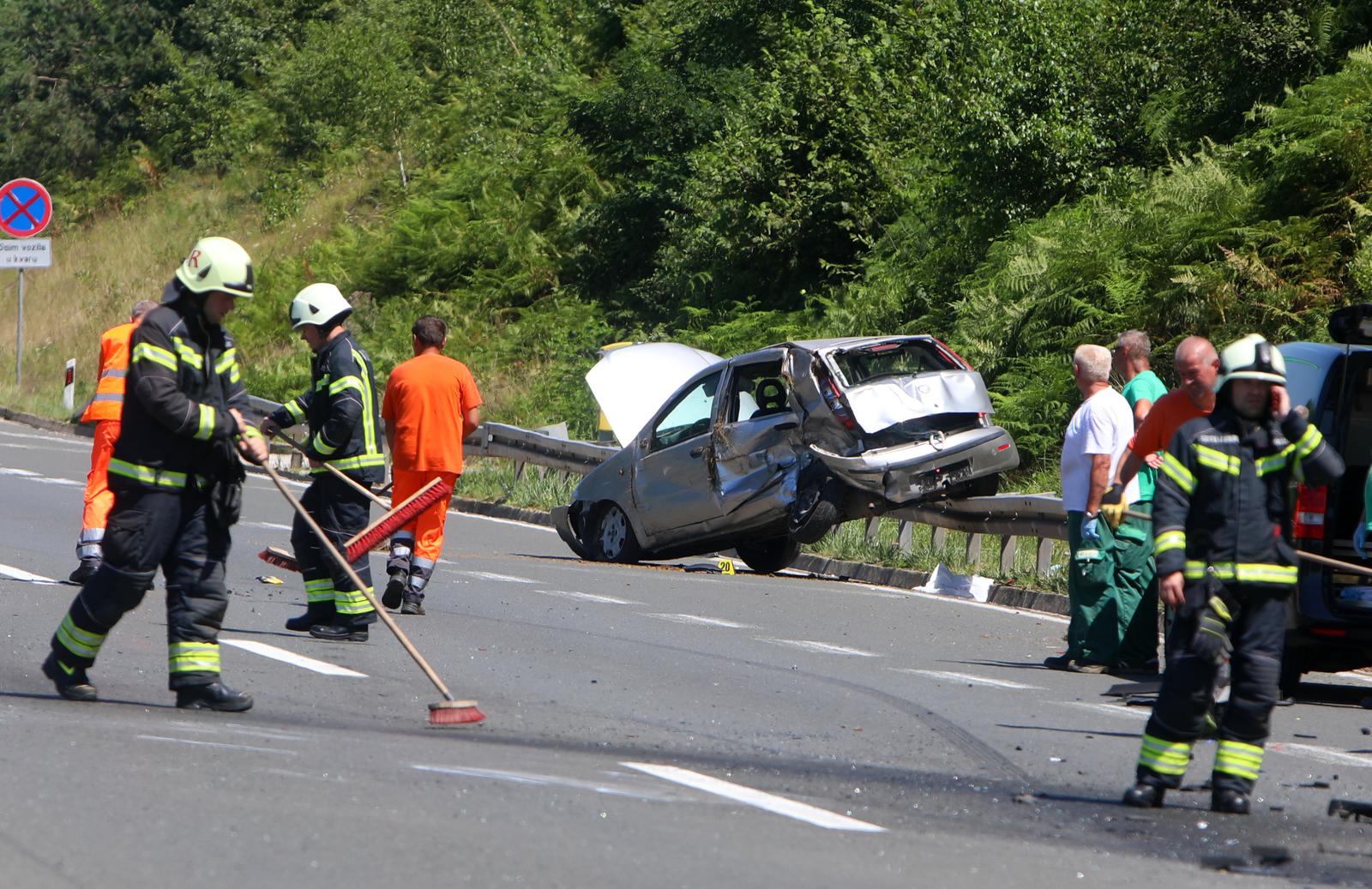 U prometnoj nesreći na autocesti A1 poginula jedna osoba, više ih je ozlijeđeno U prometnoj nesreći na autocesti A1 poginula jedna osoba, više ih je ozlijeđeno