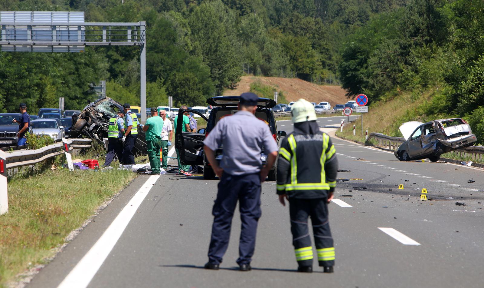 U prometnoj nesreći na autocesti A1 poginula jedna osoba, više ih je ozlijeđeno U prometnoj nesreći na autocesti A1 poginula jedna osoba, više ih je ozlijeđeno