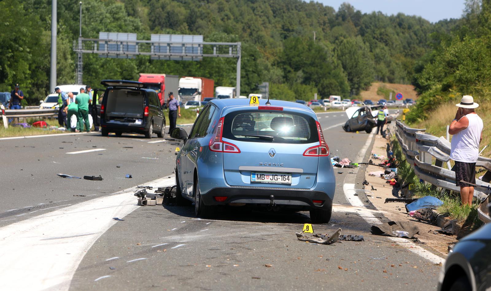 U prometnoj nesreći na autocesti A1 poginula jedna osoba, više ih je ozlijeđeno U prometnoj nesreći na autocesti A1 poginula jedna osoba, više ih je ozlijeđeno